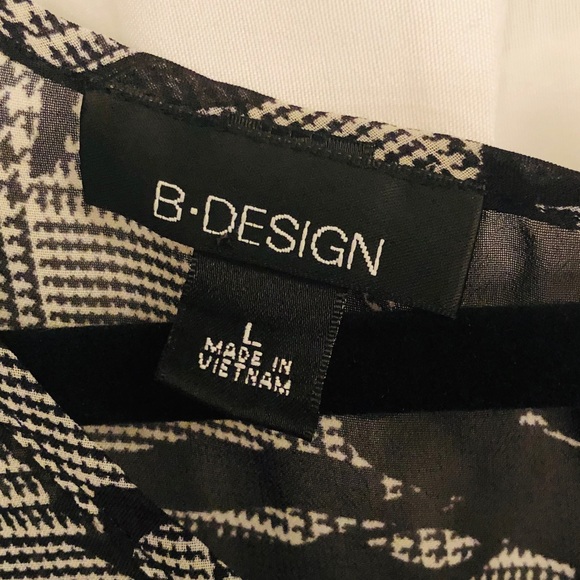 Black and white blouse. - Picture 7 of 7